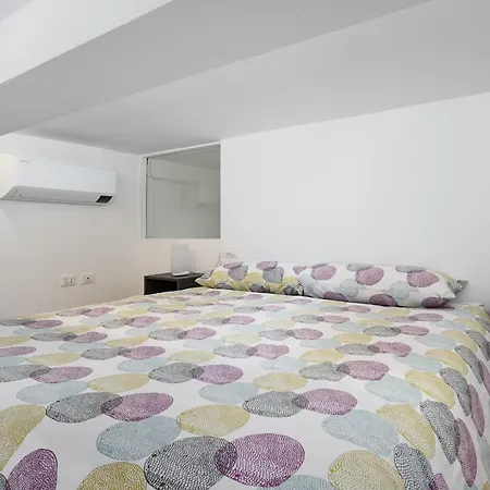 New - Loft 4 Pax - 50m From Metro - Private Entry Holiday home *