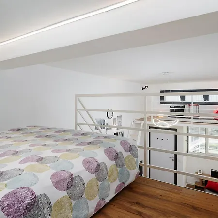 New - Loft 4 Pax - 50m From Metro - Private Entry Holiday home