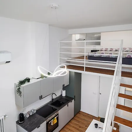 Holiday home New - Loft 4 Pax - 50m From Metro - Private Entry *